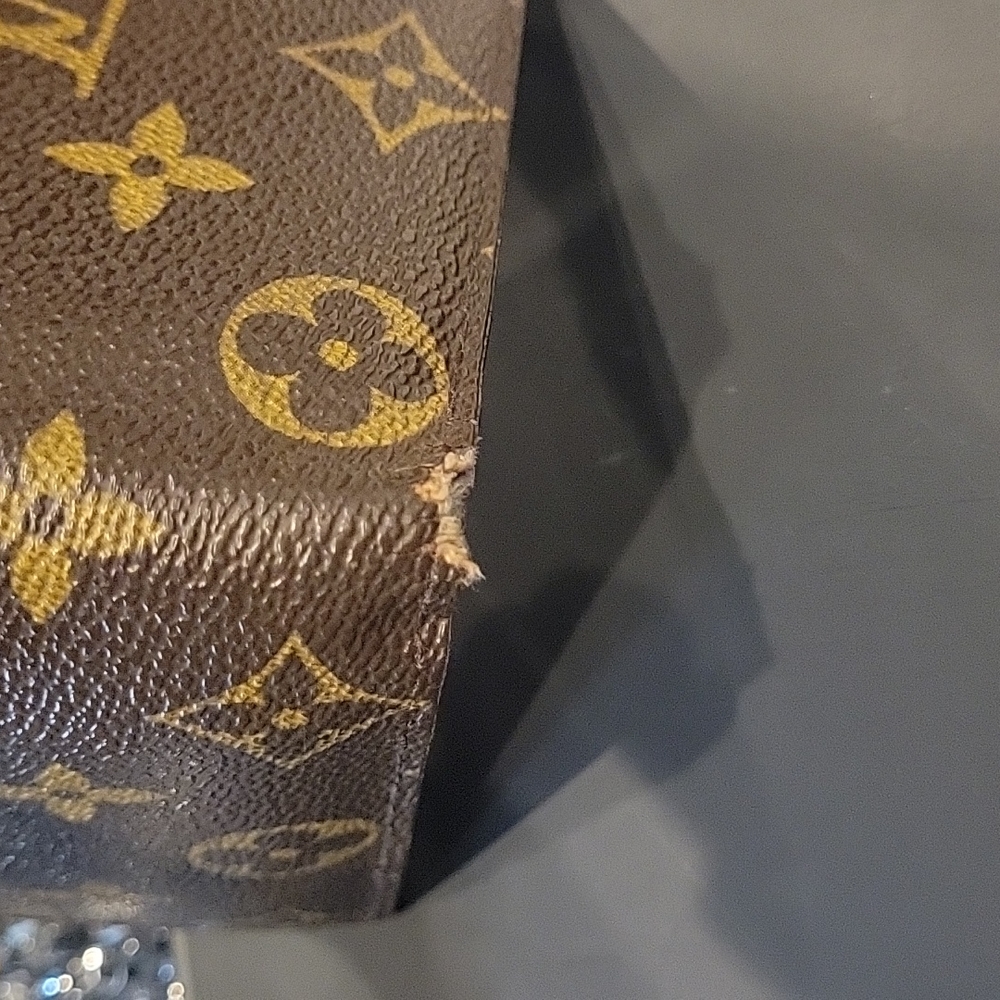 LOUIS VUITTON Monogram Wallet - Picture 3 of 11